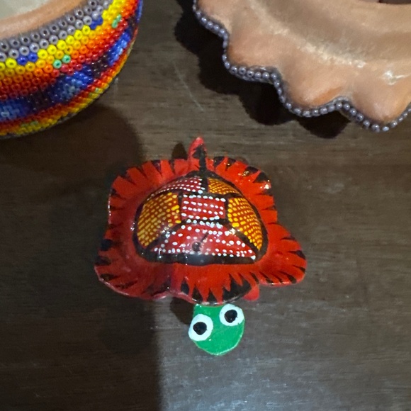 Vintage 4” Beaded Sun Plaque Clay Huichol Mexican Folk Art Trinket Box - Picture 4 of 5